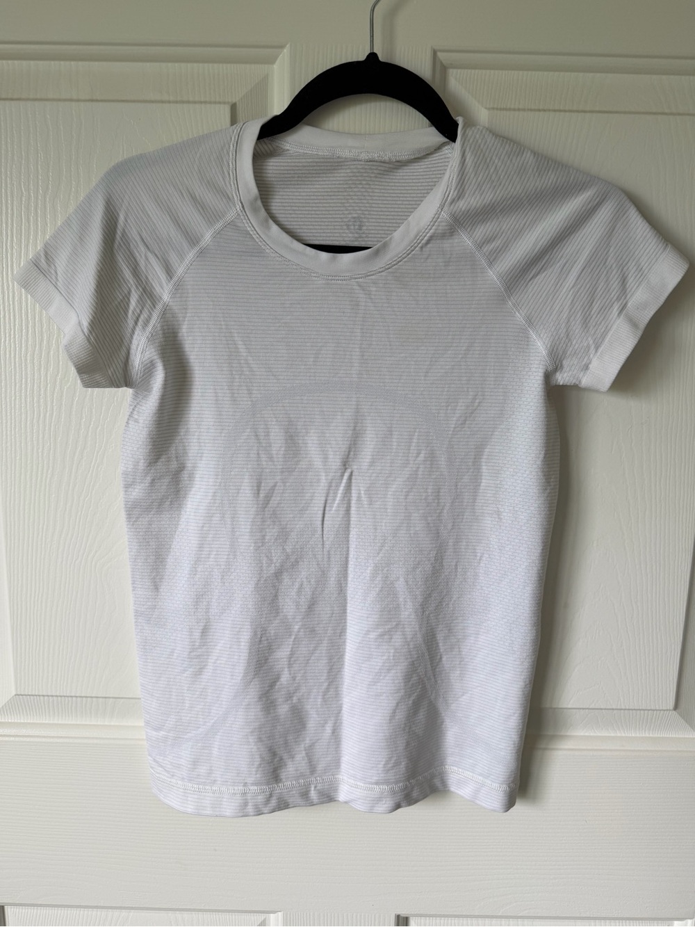 Lululemon White Short Sleeve Crewneck Tee